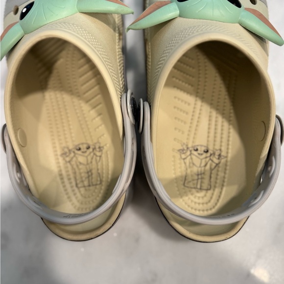 Baby Yoda Crocs Men’s Size 7 - Picture 2 of 6